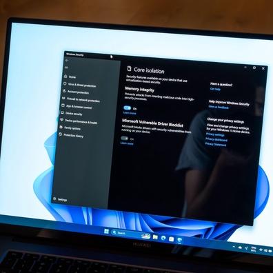 Windows 11 Power User Guide: 21 Essential Security Features and Touchpad Tricks